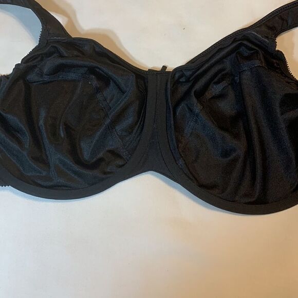 Bali Size 42DDD black bra. No padding but underwire and wide straps - Picture 4 of 9